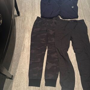 3 pair men’s small sweatpants Reebok camo , good fellow , fila